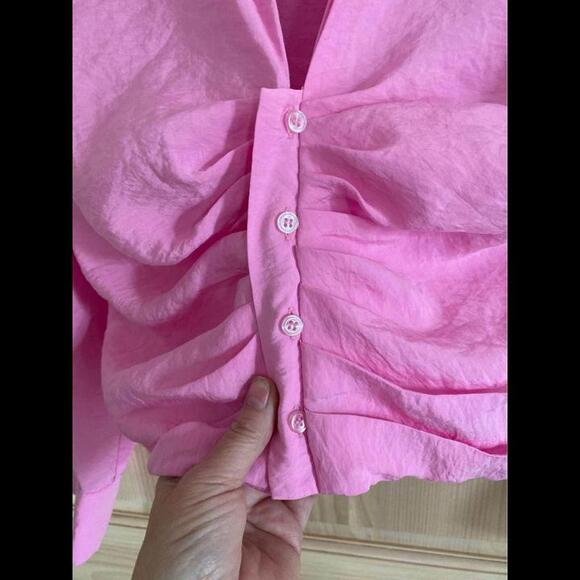 Women’s ZARA Solid Pink V-neck button up blouse. Size Large - Picture 4 of 9